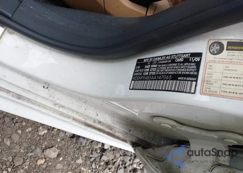 2010 Mercedes-Benz E 550 4Matic z USA, uszkodzony, nr VIN WDDHF9AB5AA147065